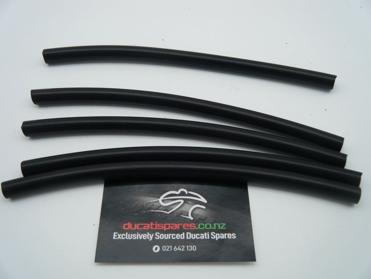 Brake Hose  10 cm. Ideal for between remote master cylinders and reservoirs. 748-998 S2R S4 + more